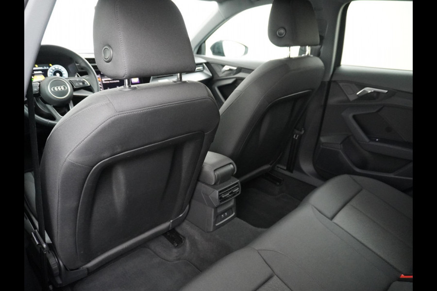 Audi A3 Sportback 40 TFSI e Edition VAN: 31.900,- VOOR 28.877,- UW HERFSTVOORDEEL: 3.023,- EURO| PLUG-IN Hybride 204 PK | Stoelverwarming | Drive Select | Navi | Apple CarPlay | Adaptive Cruise | Rijklaar geleverd met 12 mnd BOVAG garantie