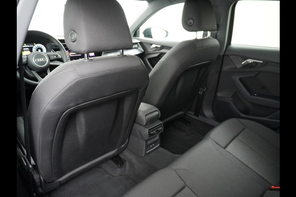 Audi A3 Sportback 40 TFSI e Edition VAN: 31.900,- VOOR 28.877,- UW HERFSTVOORDEEL: 3.023,- EURO| PLUG-IN Hybride 204 PK | Stoelverwarming | Drive Select | Navi | Apple CarPlay | Adaptive Cruise | Rijklaar geleverd met 12 mnd BOVAG garantie