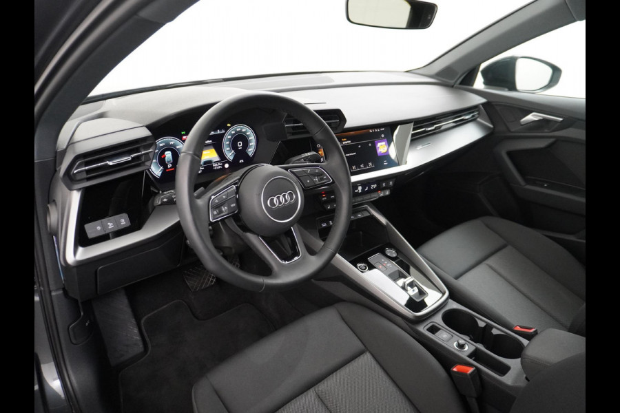 Audi A3 Sportback 40 TFSI e Edition VAN: 31.900,- VOOR 28.877,- UW HERFSTVOORDEEL: 3.023,- EURO| PLUG-IN Hybride 204 PK | Stoelverwarming | Drive Select | Navi | Apple CarPlay | Adaptive Cruise | Rijklaar geleverd met 12 mnd BOVAG garantie