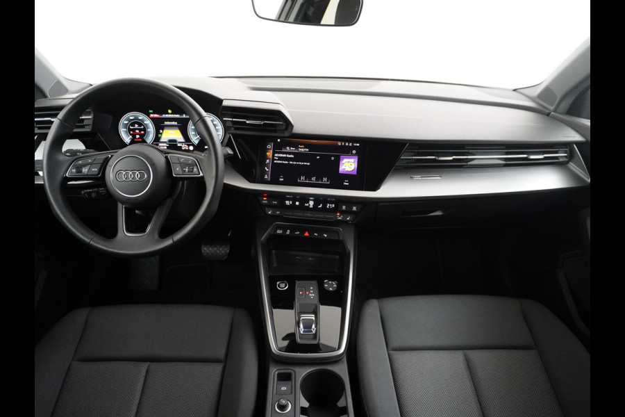 Audi A3 Sportback 40 TFSI e Edition VAN: 31.900,- VOOR 28.877,- UW HERFSTVOORDEEL: 3.023,- EURO| PLUG-IN Hybride 204 PK | Stoelverwarming | Drive Select | Navi | Apple CarPlay | Adaptive Cruise | Rijklaar geleverd met 12 mnd BOVAG garantie