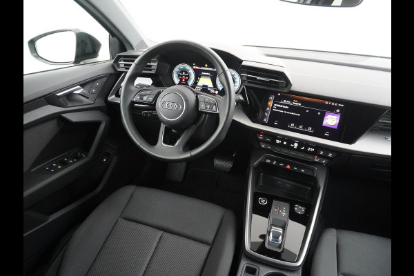 Audi A3 Sportback 40 TFSI e Edition VAN: 31.900,- VOOR 28.877,- UW HERFSTVOORDEEL: 3.023,- EURO| PLUG-IN Hybride 204 PK | Stoelverwarming | Drive Select | Navi | Apple CarPlay | Adaptive Cruise | Rijklaar geleverd met 12 mnd BOVAG garantie