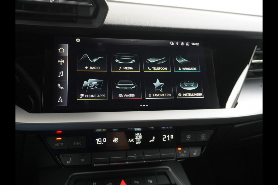 Audi A3 Sportback 40 TFSI e Edition VAN: 31.900,- VOOR 28.877,- UW HERFSTVOORDEEL: 3.023,- EURO| PLUG-IN Hybride 204 PK | Stoelverwarming | Drive Select | Navi | Apple CarPlay | Adaptive Cruise | Rijklaar geleverd met 12 mnd BOVAG garantie