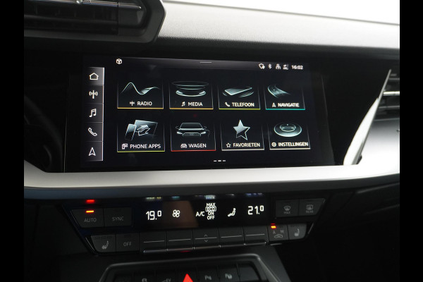 Audi A3 Sportback 40 TFSI e Edition VAN: 31.900,- VOOR 28.877,- UW HERFSTVOORDEEL: 3.023,- EURO| PLUG-IN Hybride 204 PK | Stoelverwarming | Drive Select | Navi | Apple CarPlay | Adaptive Cruise | Rijklaar geleverd met 12 mnd BOVAG garantie
