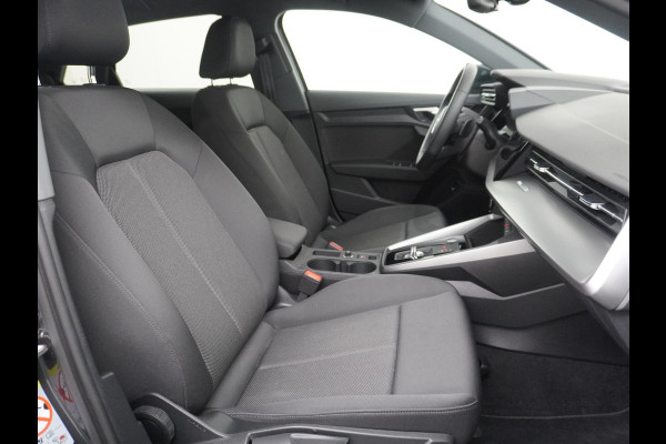 Audi A3 Sportback 40 TFSI e Edition VAN: 31.900,- VOOR 28.877,- UW HERFSTVOORDEEL: 3.023,- EURO| PLUG-IN Hybride 204 PK | Stoelverwarming | Drive Select | Navi | Apple CarPlay | Adaptive Cruise | Rijklaar geleverd met 12 mnd BOVAG garantie