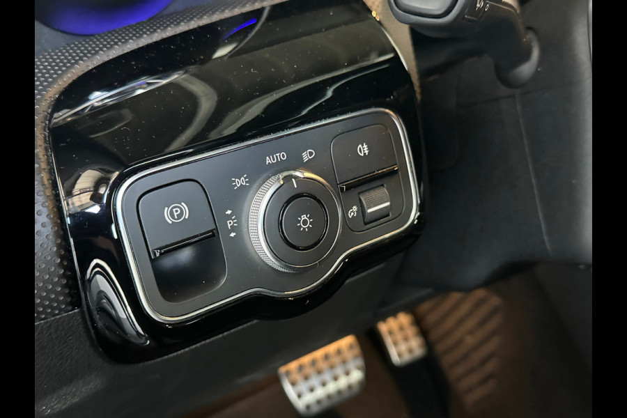 Mercedes-Benz A-Klasse 250 Premium Plus PANO / CAMERA
