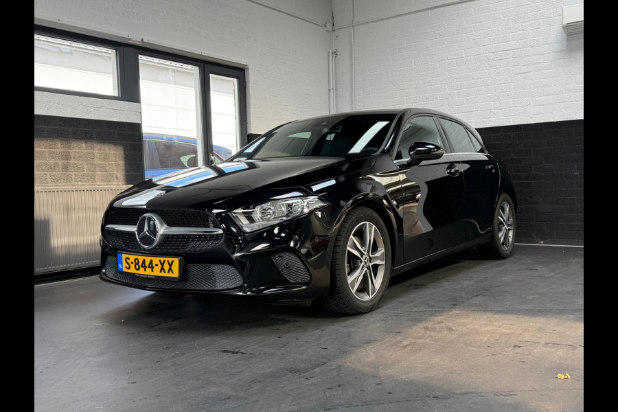 Mercedes-Benz A-Klasse 180 Premium | 1/2 Leder | Camera | Navi | Stoelverwarming
