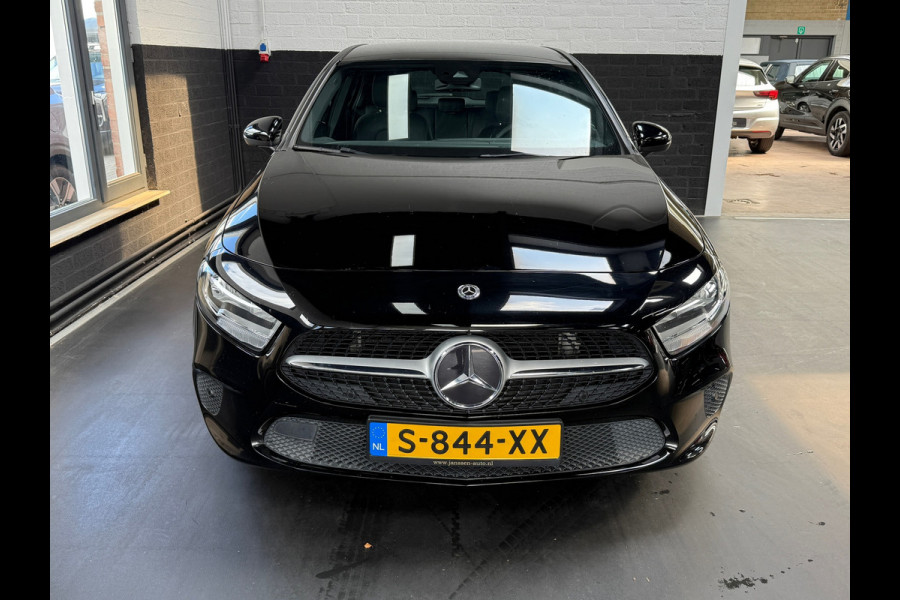 Mercedes-Benz A-Klasse 180 Premium | 1/2 Leder | Camera | Navi | Stoelverwarming