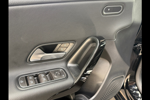 Mercedes-Benz A-Klasse 180 Premium | 1/2 Leder | Camera | Navi | Stoelverwarming