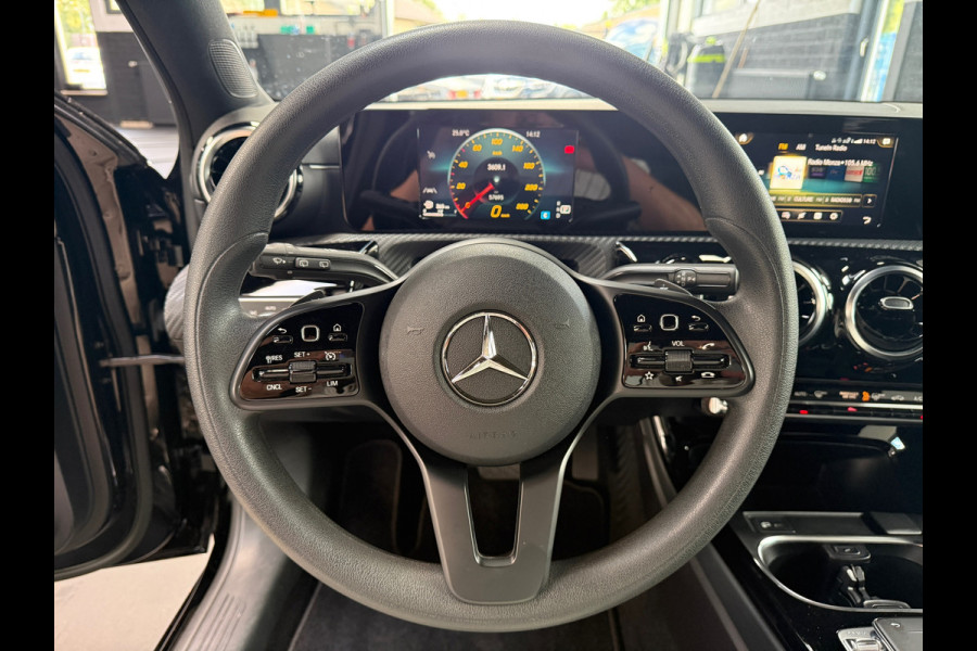 Mercedes-Benz A-Klasse 180 Premium | 1/2 Leder | Camera | Navi | Stoelverwarming