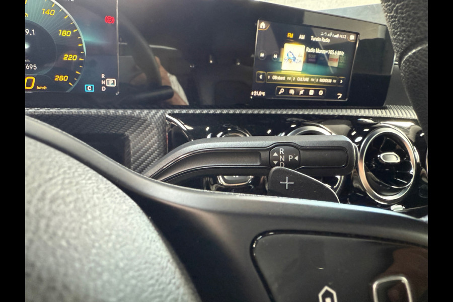 Mercedes-Benz A-Klasse 180 Premium | 1/2 Leder | Camera | Navi | Stoelverwarming