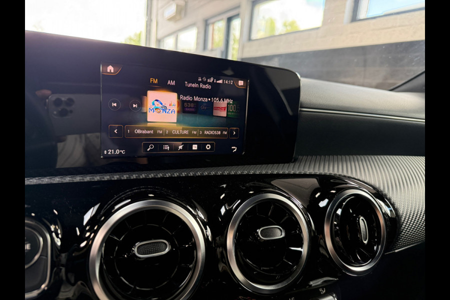 Mercedes-Benz A-Klasse 180 Premium | 1/2 Leder | Camera | Navi | Stoelverwarming