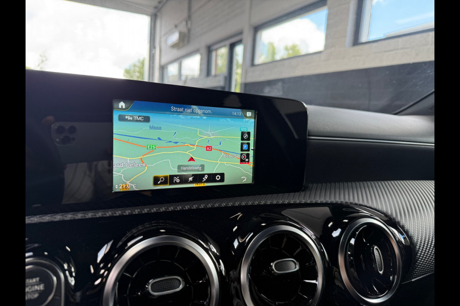 Mercedes-Benz A-Klasse 180 Premium | 1/2 Leder | Camera | Navi | Stoelverwarming