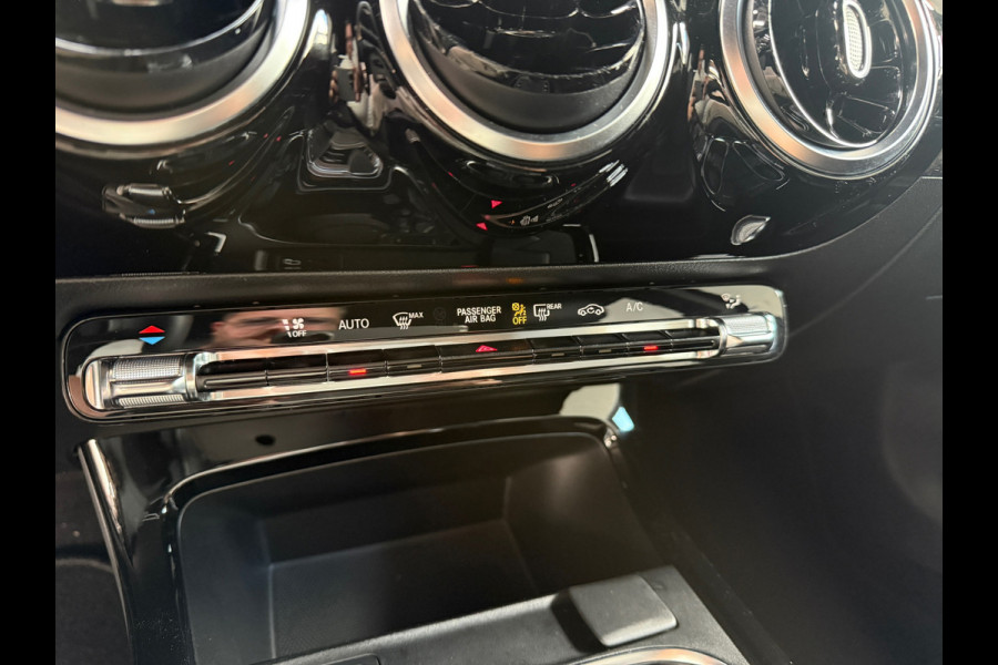 Mercedes-Benz A-Klasse 180 Premium | 1/2 Leder | Camera | Navi | Stoelverwarming