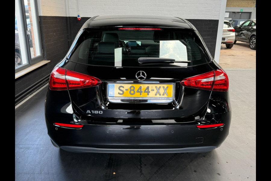 Mercedes-Benz A-Klasse 180 Premium | 1/2 Leder | Camera | Navi | Stoelverwarming