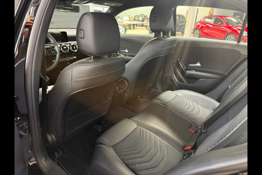 Mercedes-Benz A-Klasse 180 Premium | 1/2 Leder | Camera | Navi | Stoelverwarming
