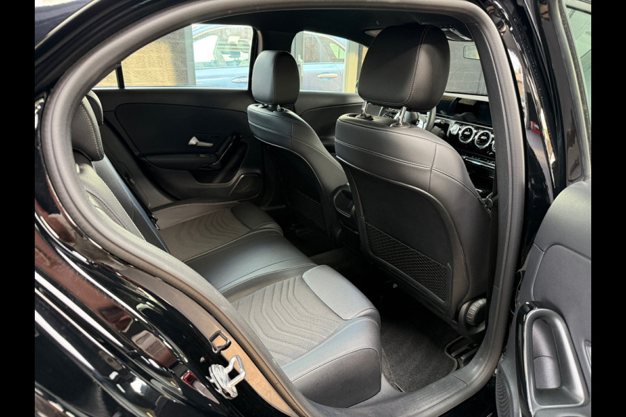 Mercedes-Benz A-Klasse 180 Premium | 1/2 Leder | Camera | Navi | Stoelverwarming