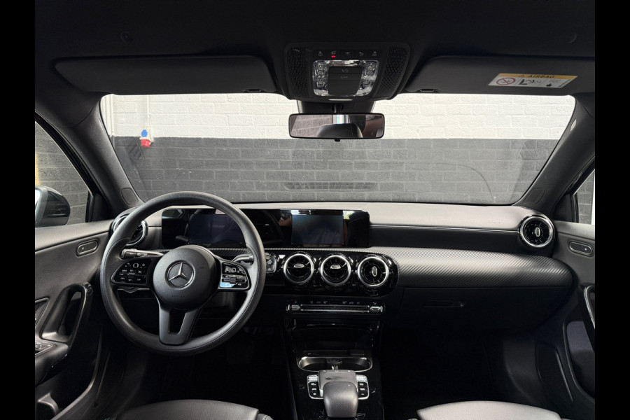 Mercedes-Benz A-Klasse 180 Premium | 1/2 Leder | Camera | Navi | Stoelverwarming