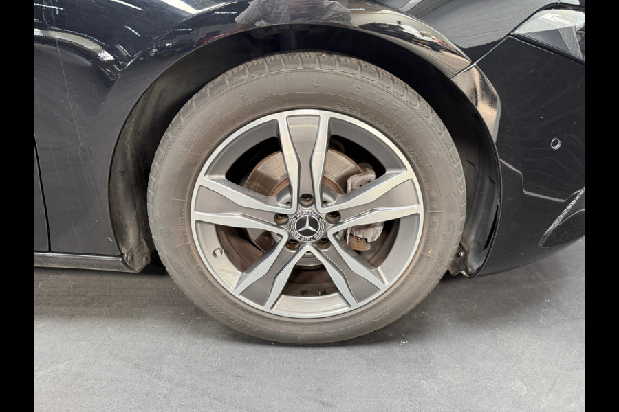 Mercedes-Benz A-Klasse 180 Premium | 1/2 Leder | Camera | Navi | Stoelverwarming