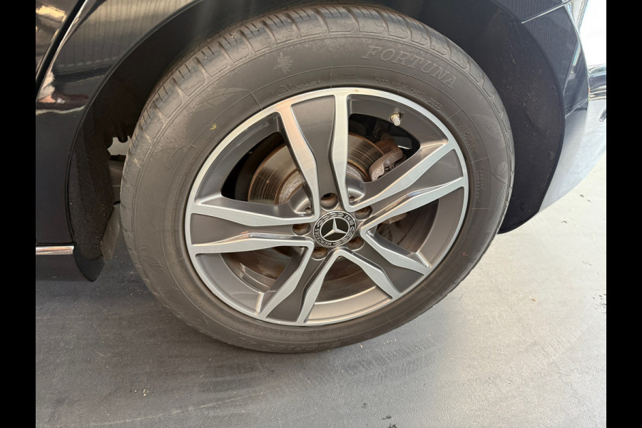Mercedes-Benz A-Klasse 180 Premium | 1/2 Leder | Camera | Navi | Stoelverwarming