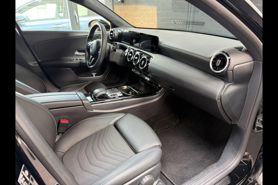 Mercedes-Benz A-Klasse 180 Premium | 1/2 Leder | Camera | Navi | Stoelverwarming