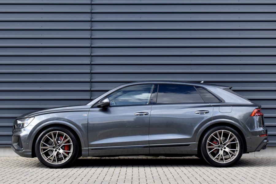 Audi Q8 55 TFSI e Quattro Pro Line S | ACC | RS-Seats | Head-Up | B&O | Softclose | 22'' Velgen | Stuurverwarming | Matrix | Nachtzicht |