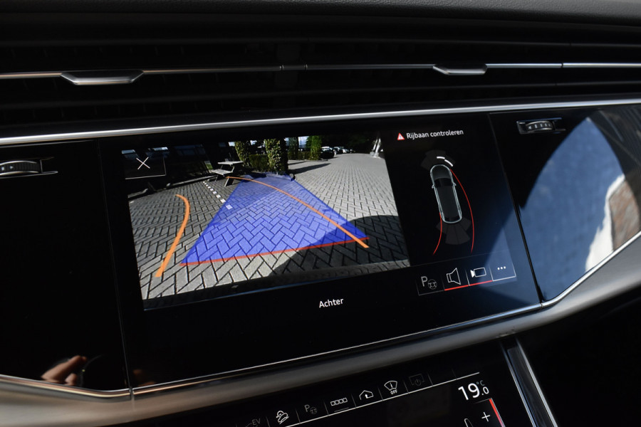 Audi Q8 55 TFSI e Quattro Pro Line S | ACC | RS-Seats | Head-Up | B&O | Softclose | 22'' Velgen | Stuurverwarming | Matrix | Nachtzicht |
