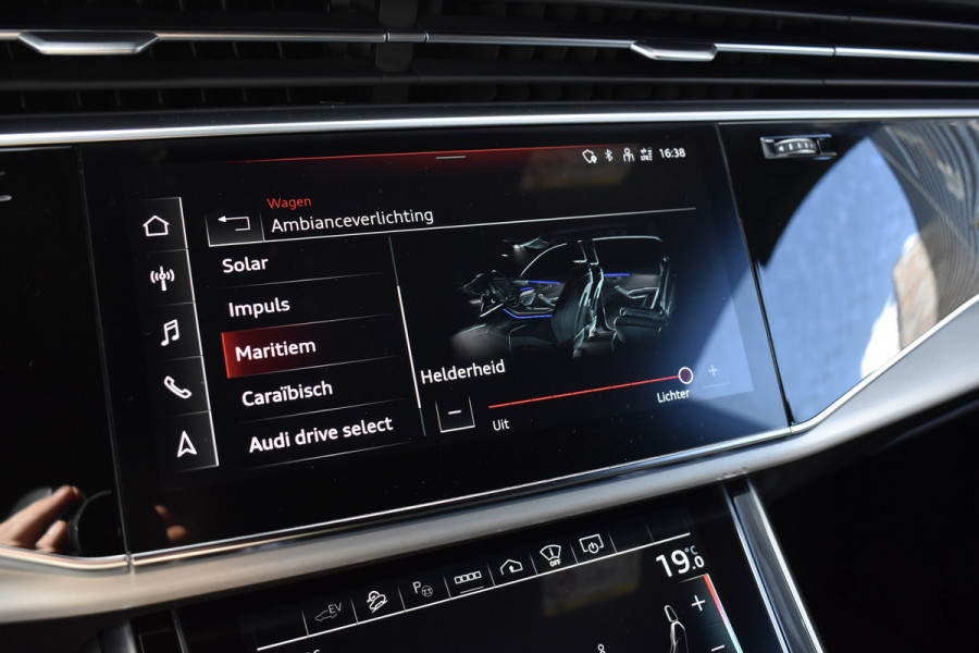 Audi Q8 55 TFSI e Quattro Pro Line S | ACC | RS-Seats | Head-Up | B&O | Softclose | 22'' Velgen | Stuurverwarming | Matrix | Nachtzicht |
