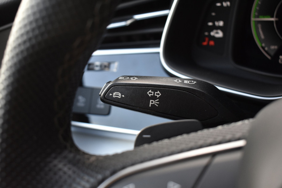 Audi Q8 55 TFSI e Quattro Pro Line S | ACC | RS-Seats | Head-Up | B&O | Softclose | 22'' Velgen | Stuurverwarming | Matrix | Nachtzicht |
