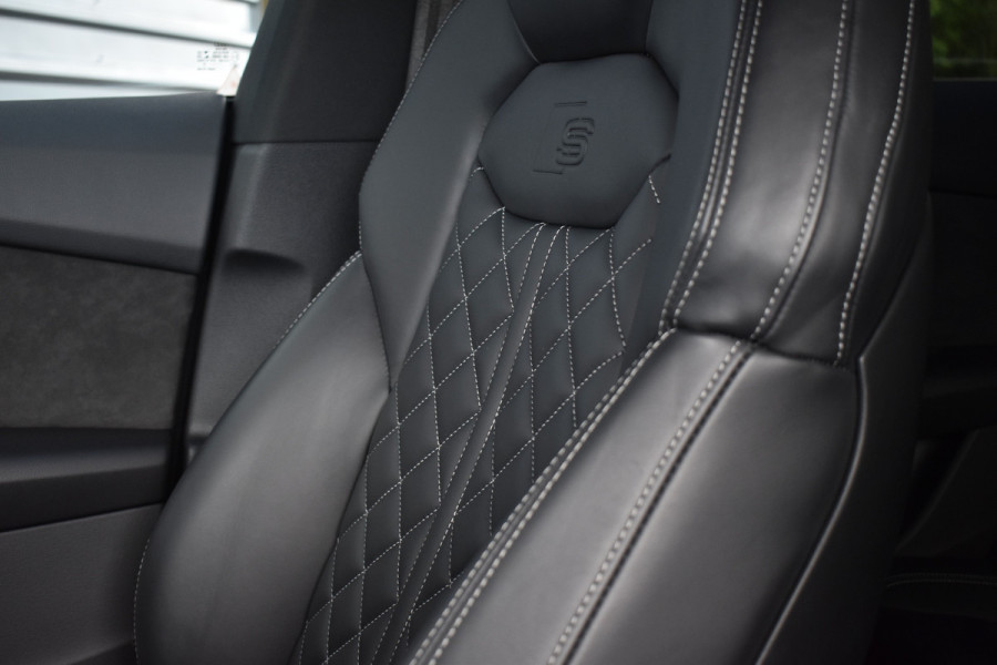 Audi Q8 55 TFSI e Quattro Pro Line S | ACC | RS-Seats | Head-Up | B&O | Softclose | 22'' Velgen | Stuurverwarming | Matrix | Nachtzicht |