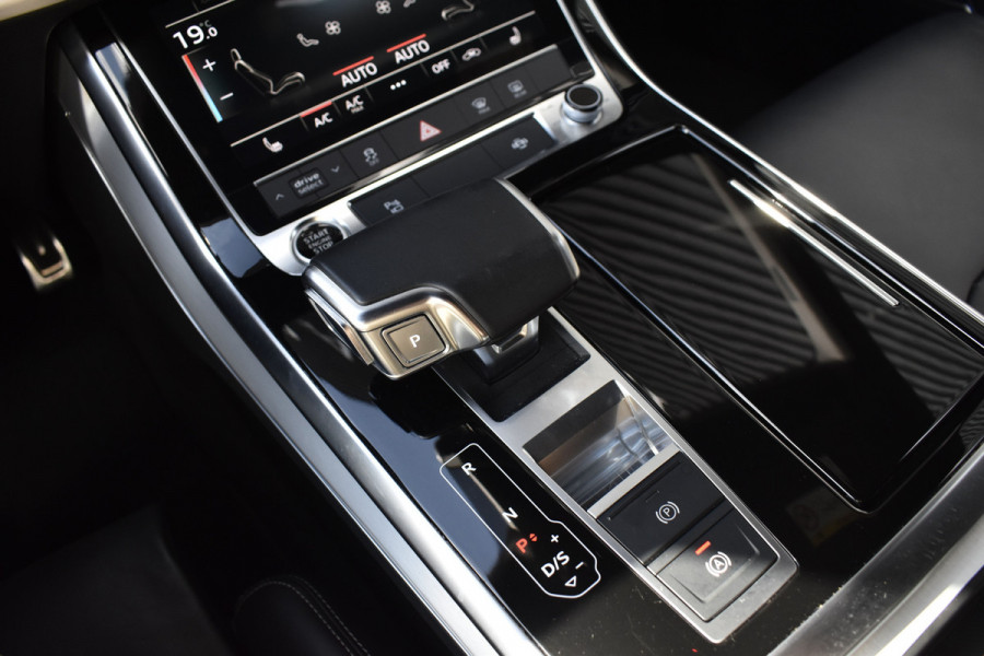 Audi Q8 55 TFSI e Quattro Pro Line S | ACC | RS-Seats | Head-Up | B&O | Softclose | 22'' Velgen | Stuurverwarming | Matrix | Nachtzicht |