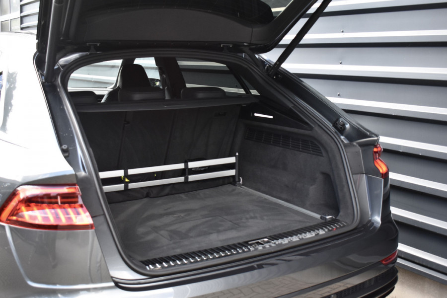 Audi Q8 55 TFSI e Quattro Pro Line S | ACC | RS-Seats | Head-Up | B&O | Softclose | 22'' Velgen | Stuurverwarming | Matrix | Nachtzicht |