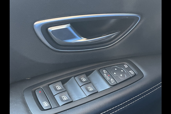 Renault Scénic 1.3 TCe Initiale Paris | Automaat | Leder | Trekhaak | Led | Camera | Bose | Navi | HUD | Stoelverwarming |