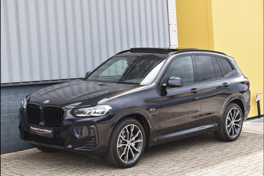 BMW X3 xDrive30e M-Sport Pakket 292 Pk Carbon Zwart Metallic Pano Navi Leder Camera Trekhaak Memory 20 Inch