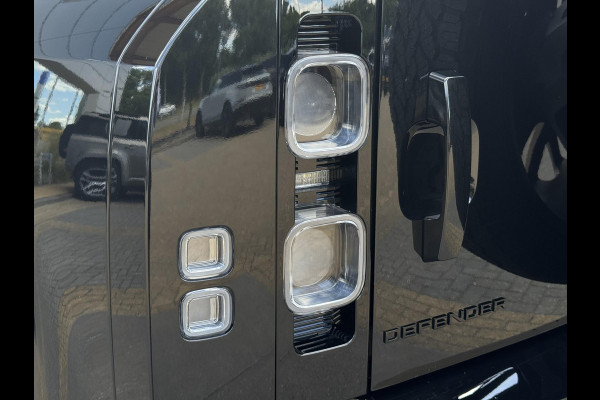 Land Rover Defender P300e 110 S Heritage Customs