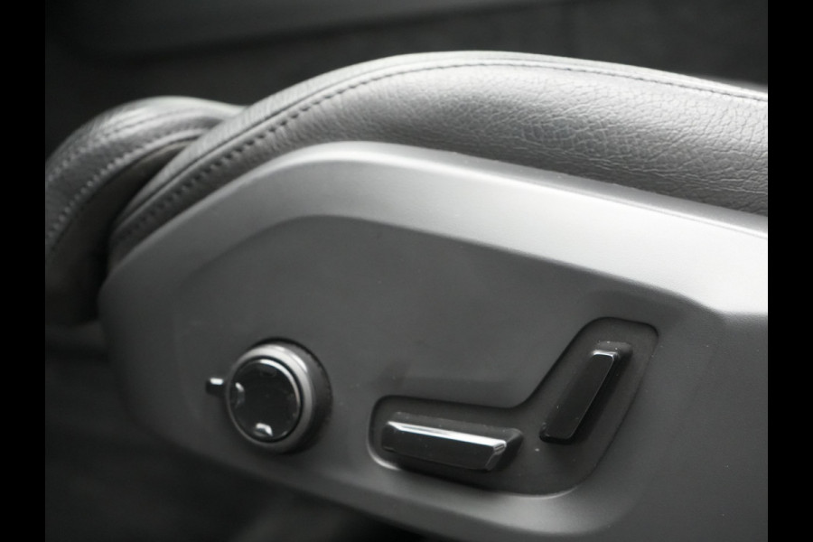 Volvo XC60 T8 AWD Inscription Long Range Plug In Hybrid 455pk Dealer O.H PHEV | Trekhaak Af Fabriek | Panodak | Adaptive Cruise | Lederen Sportstoelen Memory & Verwarmd | Stuur Verwarmd | Navigatie | Apple Carplay | DAB |