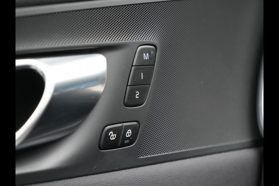 Volvo XC60 T8 AWD Inscription Long Range Plug In Hybrid 455pk Dealer O.H PHEV | Trekhaak Af Fabriek | Panodak | Adaptive Cruise | Lederen Sportstoelen Memory & Verwarmd | Stuur Verwarmd | Navigatie | Apple Carplay | DAB |
