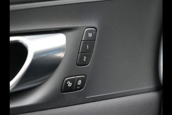 Volvo XC60 T8 AWD Inscription Long Range Plug In Hybrid 455pk Dealer O.H PHEV | Trekhaak Af Fabriek | Panodak | Adaptive Cruise | Lederen Sportstoelen Memory & Verwarmd | Stuur Verwarmd | Navigatie | Apple Carplay | DAB |