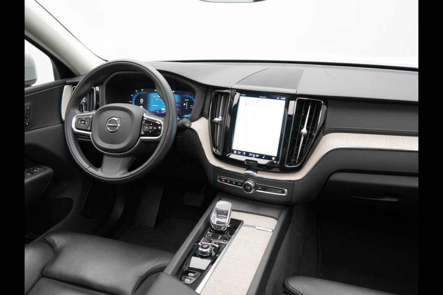 Volvo XC60 T8 AWD Inscription Long Range Plug In Hybrid 455pk Dealer O.H PHEV | Trekhaak Af Fabriek | Panodak | Adaptive Cruise | Lederen Sportstoelen Memory & Verwarmd | Stuur Verwarmd | Navigatie | Apple Carplay | DAB |