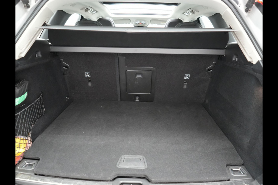 Volvo XC60 T8 AWD Inscription Long Range Plug In Hybrid 455pk Dealer O.H PHEV | Trekhaak Af Fabriek | Panodak | Adaptive Cruise | Lederen Sportstoelen Memory & Verwarmd | Stuur Verwarmd | Navigatie | Apple Carplay | DAB |