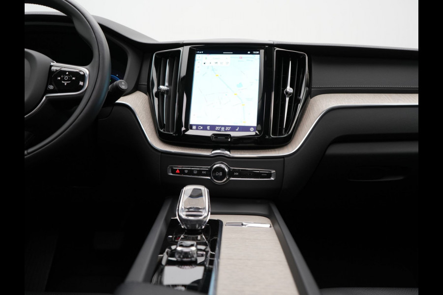 Volvo XC60 T8 AWD Inscription Long Range Plug In Hybrid 455pk Dealer O.H PHEV | Trekhaak Af Fabriek | Panodak | Adaptive Cruise | Lederen Sportstoelen Memory & Verwarmd | Stuur Verwarmd | Navigatie | Apple Carplay | DAB |