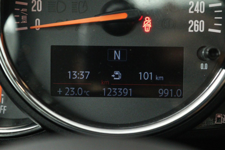 MINI Countryman 1.5 Cooper Chili (PANORAMADAK, STOELVERWARMING, ACHTERUITRIJCAMERA, CRUISE CONTROL, SFEER, HEAD-UP DISPLAY)