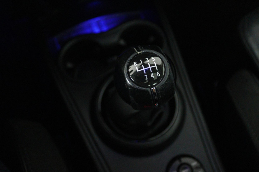 MINI Countryman 1.5 Cooper Chili (PANORAMADAK, STOELVERWARMING, ACHTERUITRIJCAMERA, CRUISE CONTROL, SFEER, HEAD-UP DISPLAY)