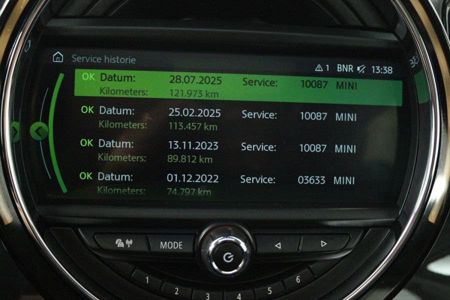 MINI Countryman 1.5 Cooper Chili (PANORAMADAK, STOELVERWARMING, ACHTERUITRIJCAMERA, CRUISE CONTROL, SFEER, HEAD-UP DISPLAY)