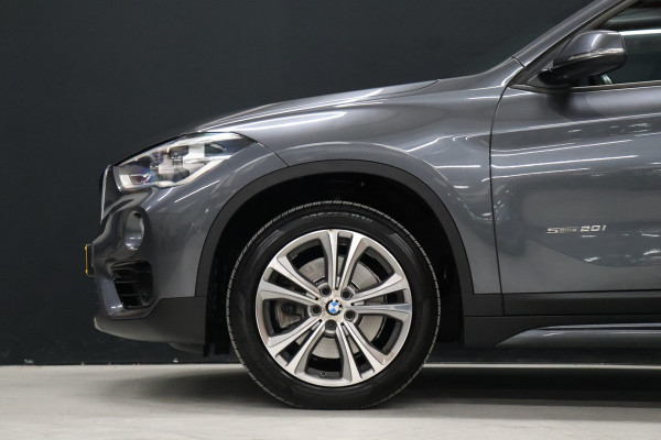 BMW X1 sDrive20i High Executive [MEMORY SEATS, HEAD-UP DISPLAY, VOL LEDER, STOELVERWARMING, AUTOMATISCHE AIRCO, AUTOMATISCHE ACHTERKLEP, NAVIGATIE, CRUISE CONTROL, NIEUWSTAAT]