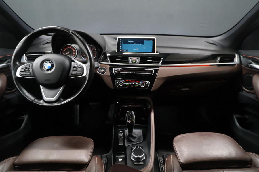 BMW X1 sDrive20i High Executive [MEMORY SEATS, HEAD-UP DISPLAY, VOL LEDER, STOELVERWARMING, AUTOMATISCHE AIRCO, AUTOMATISCHE ACHTERKLEP, NAVIGATIE, CRUISE CONTROL, NIEUWSTAAT]