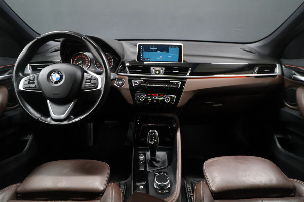 BMW X1 sDrive20i High Executive [MEMORY SEATS, HEAD-UP DISPLAY, VOL LEDER, STOELVERWARMING, AUTOMATISCHE AIRCO, AUTOMATISCHE ACHTERKLEP, NAVIGATIE, CRUISE CONTROL, NIEUWSTAAT]