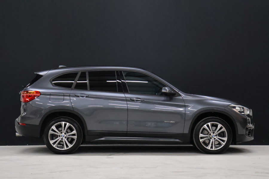 BMW X1 sDrive20i High Executive [MEMORY SEATS, HEAD-UP DISPLAY, VOL LEDER, STOELVERWARMING, AUTOMATISCHE AIRCO, AUTOMATISCHE ACHTERKLEP, NAVIGATIE, CRUISE CONTROL, NIEUWSTAAT]