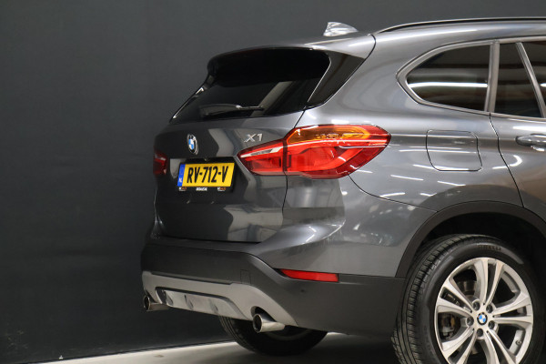 BMW X1 sDrive20i High Executive [MEMORY SEATS, HEAD-UP DISPLAY, VOL LEDER, STOELVERWARMING, AUTOMATISCHE AIRCO, AUTOMATISCHE ACHTERKLEP, NAVIGATIE, CRUISE CONTROL, NIEUWSTAAT]