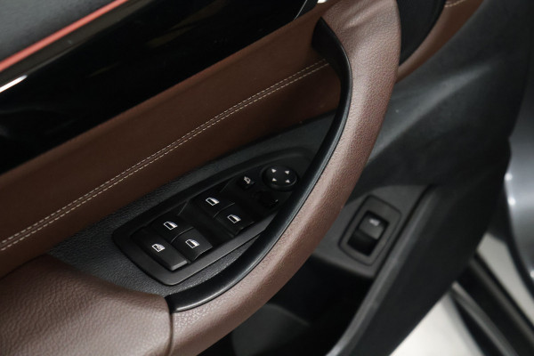 BMW X1 sDrive20i High Executive [MEMORY SEATS, HEAD-UP DISPLAY, VOL LEDER, STOELVERWARMING, AUTOMATISCHE AIRCO, AUTOMATISCHE ACHTERKLEP, NAVIGATIE, CRUISE CONTROL, NIEUWSTAAT]