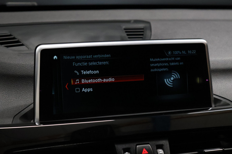 BMW X1 sDrive20i High Executive [MEMORY SEATS, HEAD-UP DISPLAY, VOL LEDER, STOELVERWARMING, AUTOMATISCHE AIRCO, AUTOMATISCHE ACHTERKLEP, NAVIGATIE, CRUISE CONTROL, NIEUWSTAAT]